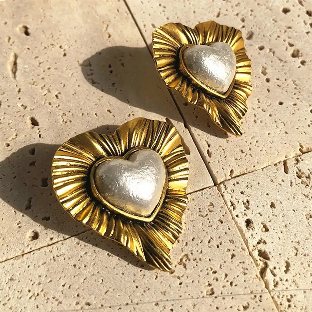 Vintage-inspired sunburst heart earrings perfect for y2k fashion - standart / gold - earrings