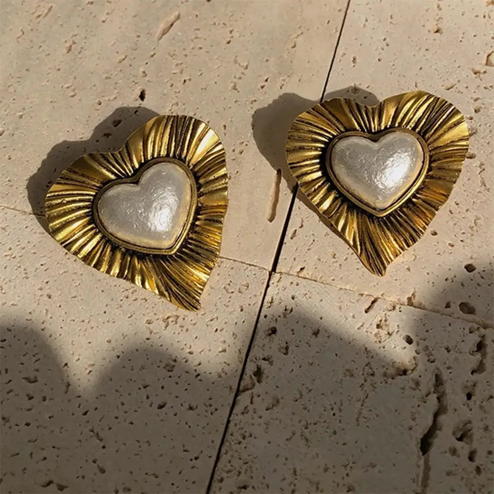 Vintage-inspired sunburst heart earrings perfect for y2k fashion - standart / gold - earrings