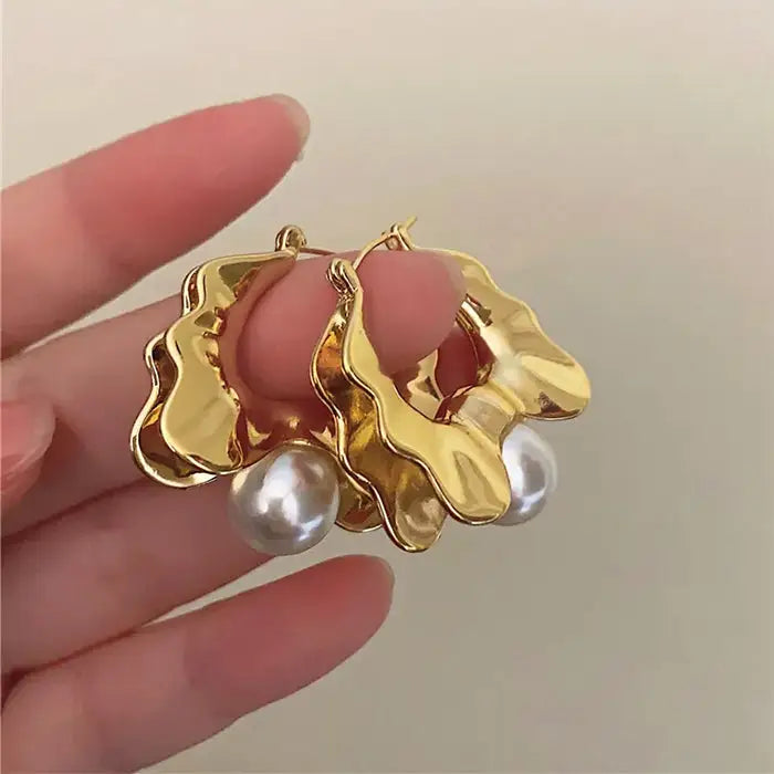 Vintage pearl wavy earrings for unique style and elegance - standart / gold - earrings