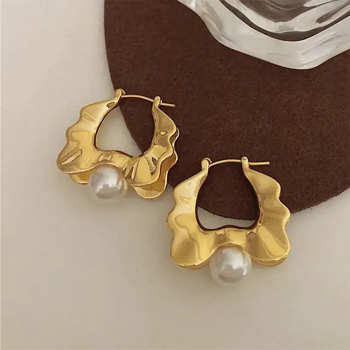 Vintage pearl wavy earrings for unique style and elegance - standart / gold - earrings