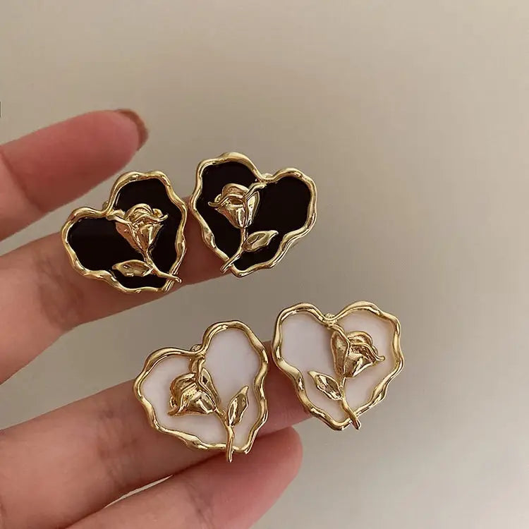 Vintage style rose heart earrings for your aesthetic outfit - earrings