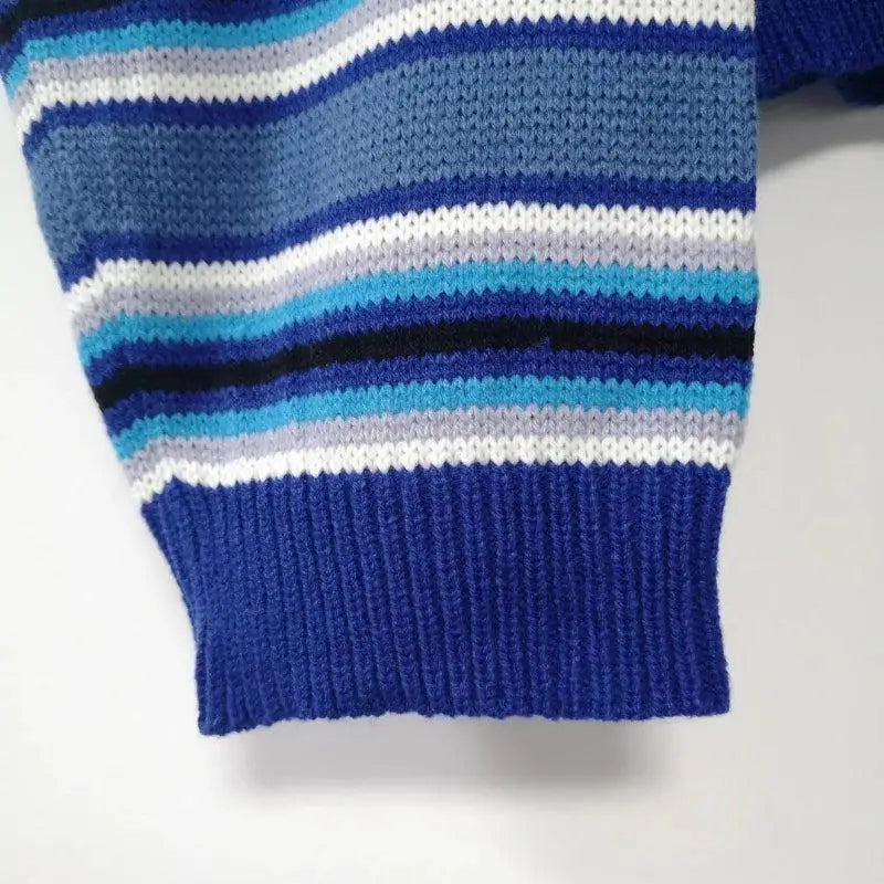 Knitted sweater with dropped shoulders and mock neck style - blue / one size