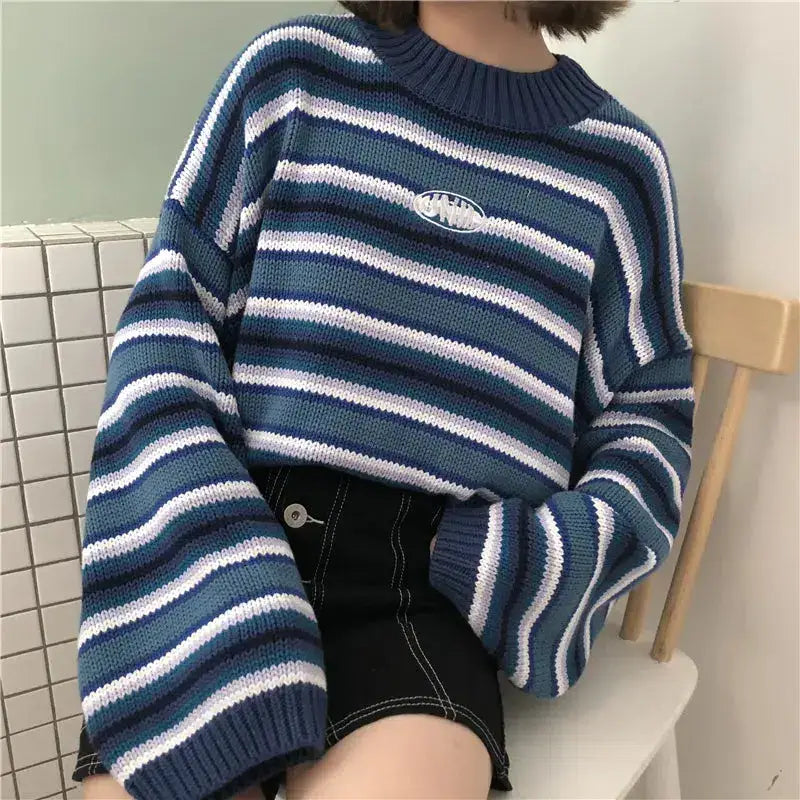 Knitted sweater with dropped shoulders and mock neck style - blue / one size