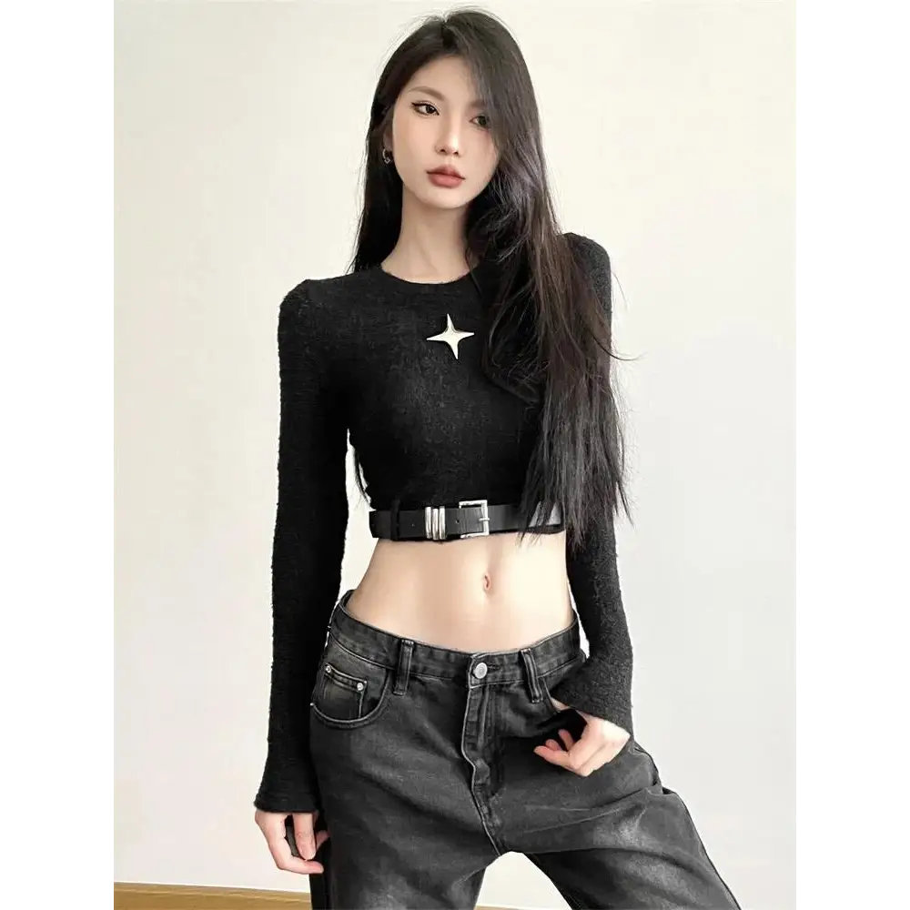 Y2k chic cropped top with waist-cutting design and astral accents - black / s - crop